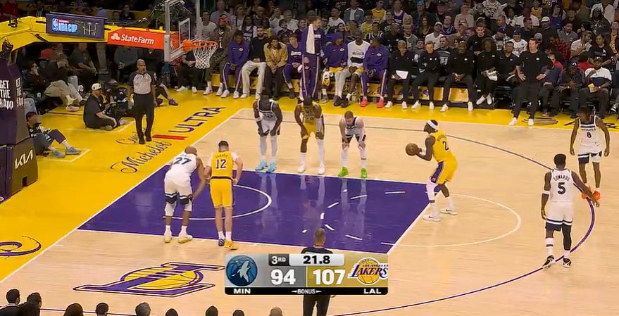 The attack firepower is fierce! The Lakers scored 108 points in three quarters, nearly scoring in the first game