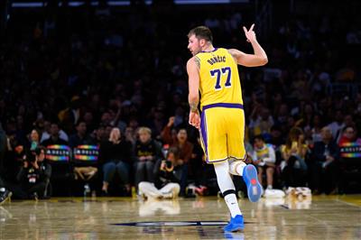 Doncic needs to score 50 points? ESPN predicted winning percentage: Lakers 48.4%, Kings 51.6%