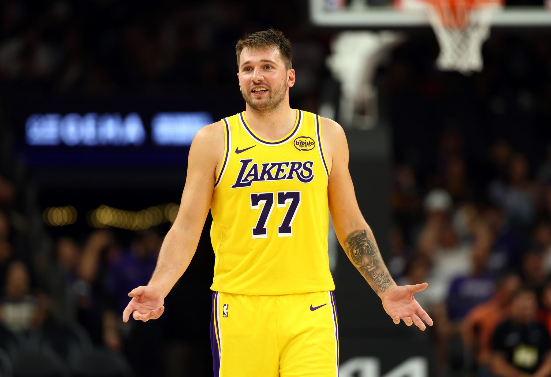 Attack and defense integrated! Doncic had 22 points, 6 rebounds, 7 assists, 3 interceptions and 2 blocks in the half.