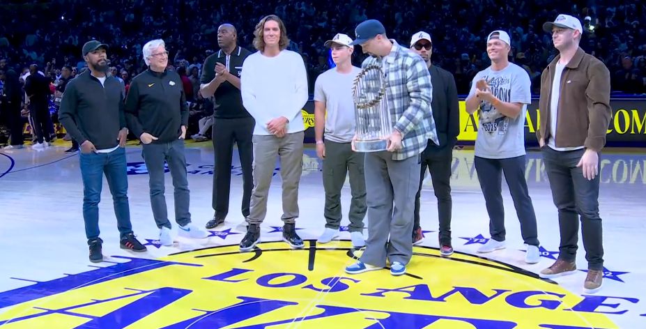Same boss! The Dodgers watch the Lakers vs. Spurs game live