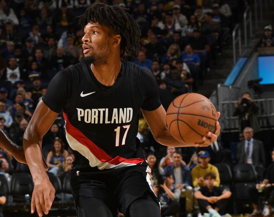 Sharp broke out in the second quarter and scored 20 points in the first half, teaming up with Avdija to lead the team to bite the score.